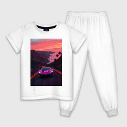 Детская пижама Суперкар едет по дороге около океана