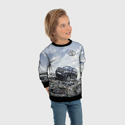 Свитшот детский Toyota Land Cruiser Prado на скальных камнях Mount, цвет: 3D-черный — фото 2