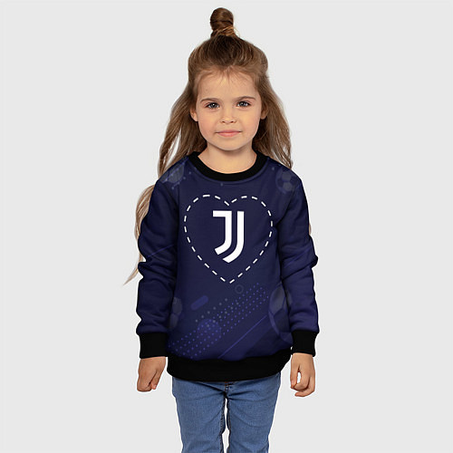 Детский свитшот Лого Juventus в сердечке на фоне мячей / 3D-Черный – фото 4