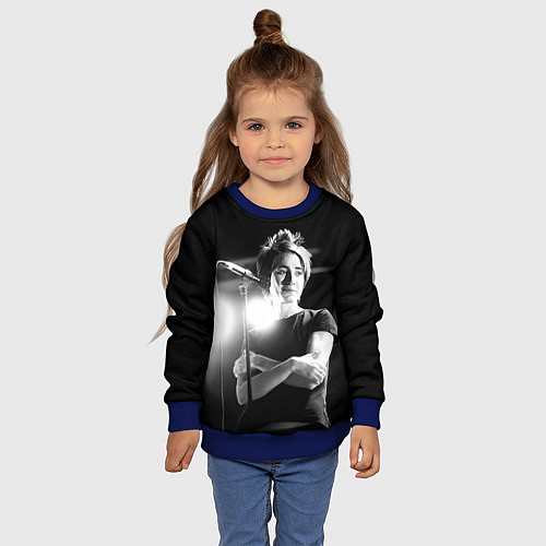 Детский свитшот Земфира на сцене / 3D-Синий – фото 4