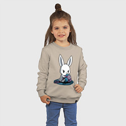 Свитшот хлопковый детский Зайчонок обнял клубки The bunny hugged the balls, цвет: миндальный — фото 2
