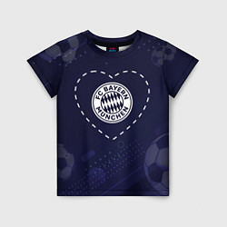 Детская футболка Лого Bayern в сердечке на фоне мячей