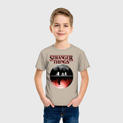 Футболка хлопковая детская Очень странные дела, цвет: миндальный — фото 2