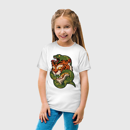 Детская футболка Тигр кусает змею / Белый – фото 4