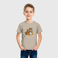 Футболка хлопковая детская Тигрица с игривым тигрёнком, цвет: миндальный — фото 2