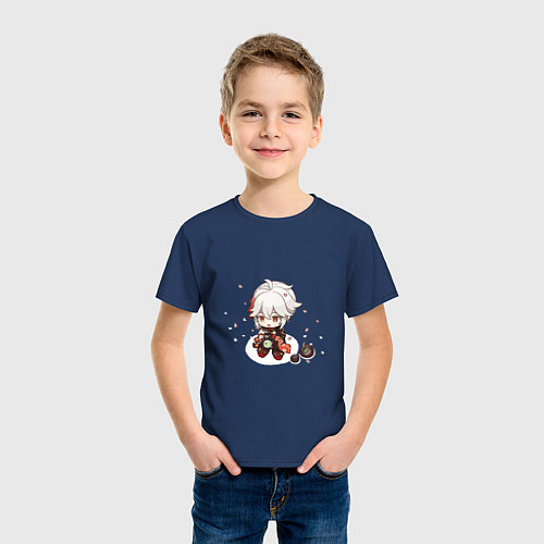 Детская футболка Отдыхающий Кадзуха с лепестками сакуры / Тёмно-синий – фото 3