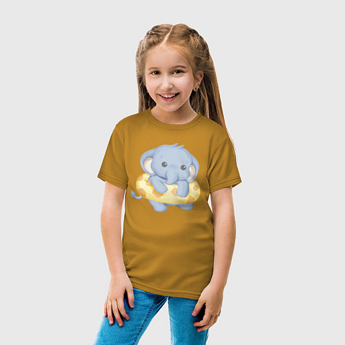 Детская футболка Милый Слонёнок С Плавательным Кругом / Горчичный – фото 4