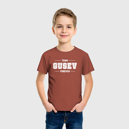 Детская футболка Team Gusev forever - фамилия на латинице / Кирпичный – фото 3