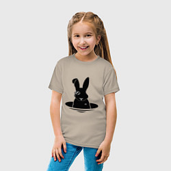 Футболка хлопковая детская Кролик с моноклем, цвет: миндальный — фото 2