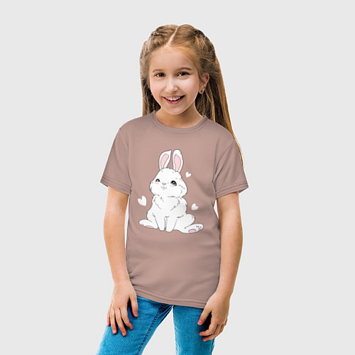 Детская футболка Милый белый зайчик с сердечками / Пыльно-розовый – фото 4