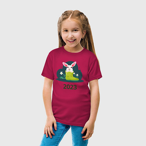 Детская футболка Заяц в сапоге 2023 / Маджента – фото 4