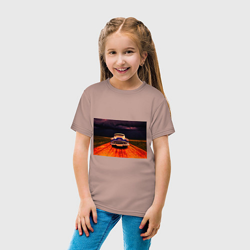 Детская футболка Классический американский автомобиль Chevrolet 210 / Пыльно-розовый – фото 4