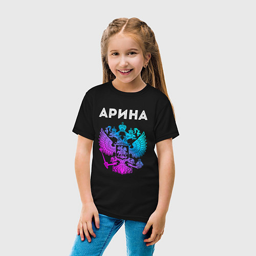 Детская футболка Арина и неоновый герб России: символ и надпись / Черный – фото 4