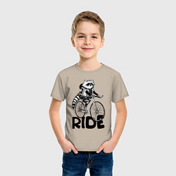 Футболка хлопковая детская Raccoon ride, цвет: миндальный — фото 2