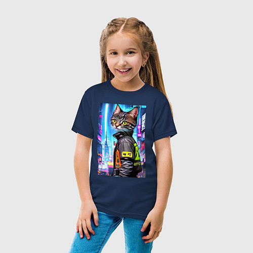 Детская футболка Котёнок в мегаполисе - нейросеть / Тёмно-синий – фото 4