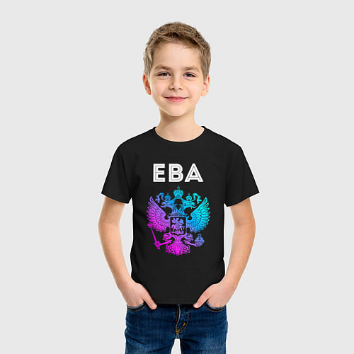 Детская футболка Ева и неоновый герб России в центре / Черный – фото 3