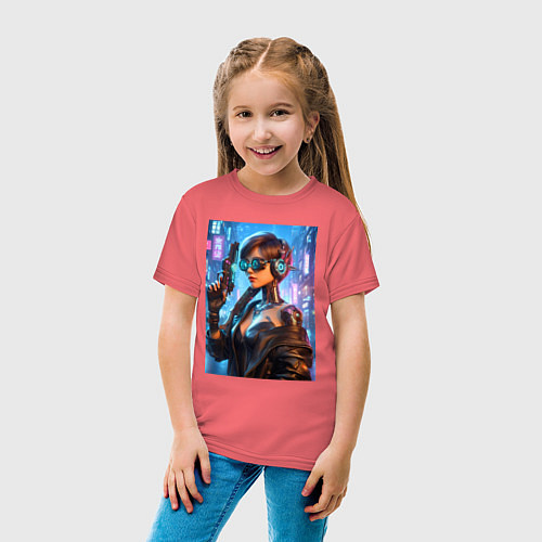 Детская футболка Крутая девчонка с пистолетом - киберпанк / Коралловый – фото 4