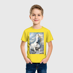 Футболка хлопковая детская Белая лошадь на фоне неба, цвет: желтый — фото 2