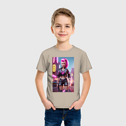 Футболка хлопковая детская Барби в кожаных шортах - модница, цвет: миндальный — фото 2