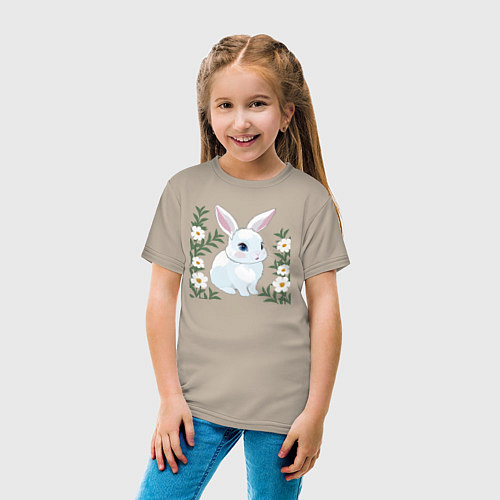 Детская футболка Милый зайчонок на фоне цветов / Миндальный – фото 4