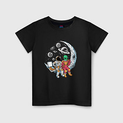 Футболка хлопковая детская Астронавт и пришелец едят пиццу, цвет: черный