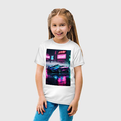 Детская футболка Суперкар возле неоновой вывески в стиле киберпанк / Белый – фото 4