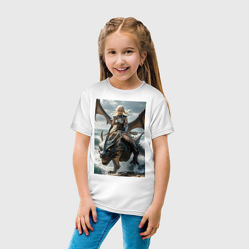 Детская футболка Девушка летит на драконе в стиле Игры престолов / Белый – фото 4