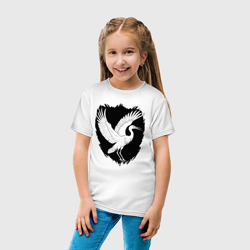 Детская футболка Аист на черном щите / Белый – фото 4