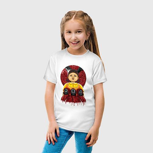 Детская футболка Кукла и надзиратели игра в кальмара / Белый – фото 4