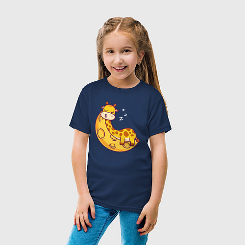 Детская футболка Спящий жираф на луне / Тёмно-синий – фото 4