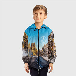 Ветровка с капюшоном детская Мерседес - зимняя дорога через лес, цвет: 3D-черный — фото 2