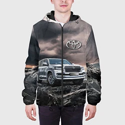 Куртка с капюшоном мужская Toyota Land Cruiser 200 среди скал, цвет: 3D-черный — фото 2