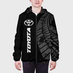 Куртка с капюшоном мужская Toyota speed на темном фоне со следами шин: по-вер, цвет: 3D-черный — фото 2