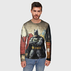 Лонгслив мужской Бэтмен на фоне стены, цвет: 3D-принт — фото 2