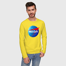 Лонгслив хлопковый мужской NASA Pixel цвета желтый — фото 2