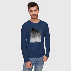Лонгслив хлопковый мужской Медведь и треугольные горы, цвет: тёмно-синий — фото 2
