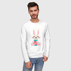 Лонгслив хлопковый мужской Новогодний кролик с елочным шаром, цвет: белый — фото 2