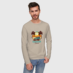 Лонгслив хлопковый мужской Джип Вранглер на фоне шикарного пляжа, цвет: миндальный — фото 2