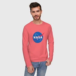 Лонгслив хлопковый мужской NASA: Logo, цвет: коралловый — фото 2