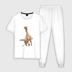 Пижама хлопковая мужская Жираф гладит утюгом одежду, цвет: белый