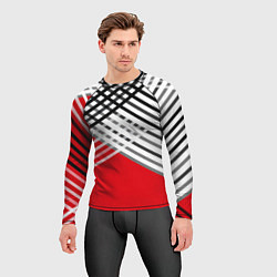 Рашгард мужской Косые черно-белые полосы на красном, цвет: 3D-принт — фото 2