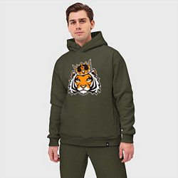 Мужской костюм оверсайз Тигр в короне Tiger in crown, цвет: хаки — фото 2