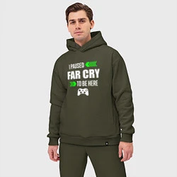 Мужской костюм оверсайз I Paused Far Cry To Be Here с зелеными стрелками, цвет: хаки — фото 2