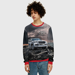 Свитшот мужской Toyota Land Cruiser 200 среди скал, цвет: 3D-красный — фото 2