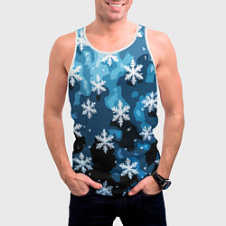Майка-безрукавка мужская Стилизованный паттерн со снежинками тёмно-синий, цвет: 3D-белый — фото 2