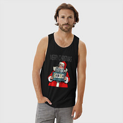 Майка мужская хлопок Merry Christmas: Санта с синяком, цвет: черный — фото 2