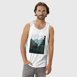 Майка мужская хлопок Олень в лесу силуэты, цвет: белый — фото 2