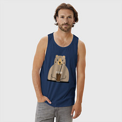 Майка мужская хлопок Мишка пьёт напиток, цвет: тёмно-синий — фото 2