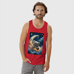 Майка мужская хлопок Плюшевый мишка сидит на Луне, цвет: красный — фото 2