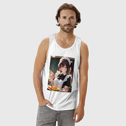 Майка мужская хлопок Горничная в maid-cafe украшает еду, цвет: белый — фото 2